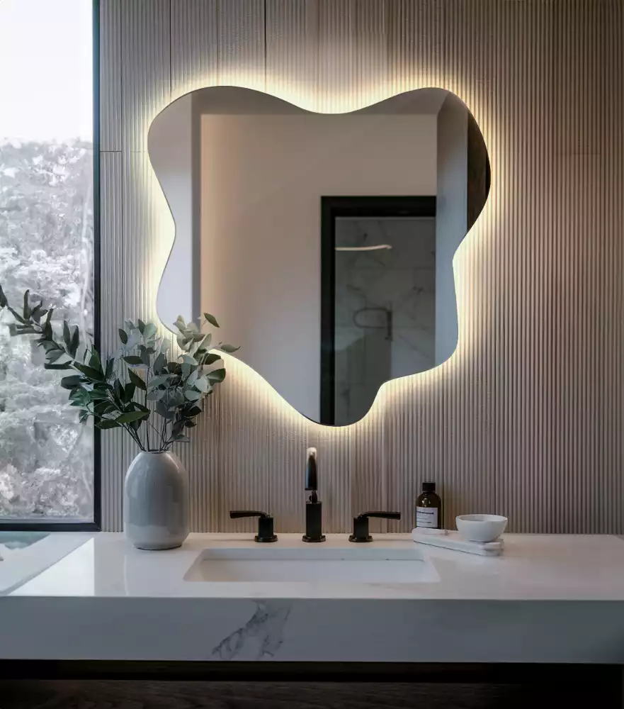 Modern LED megvilágítású tükör