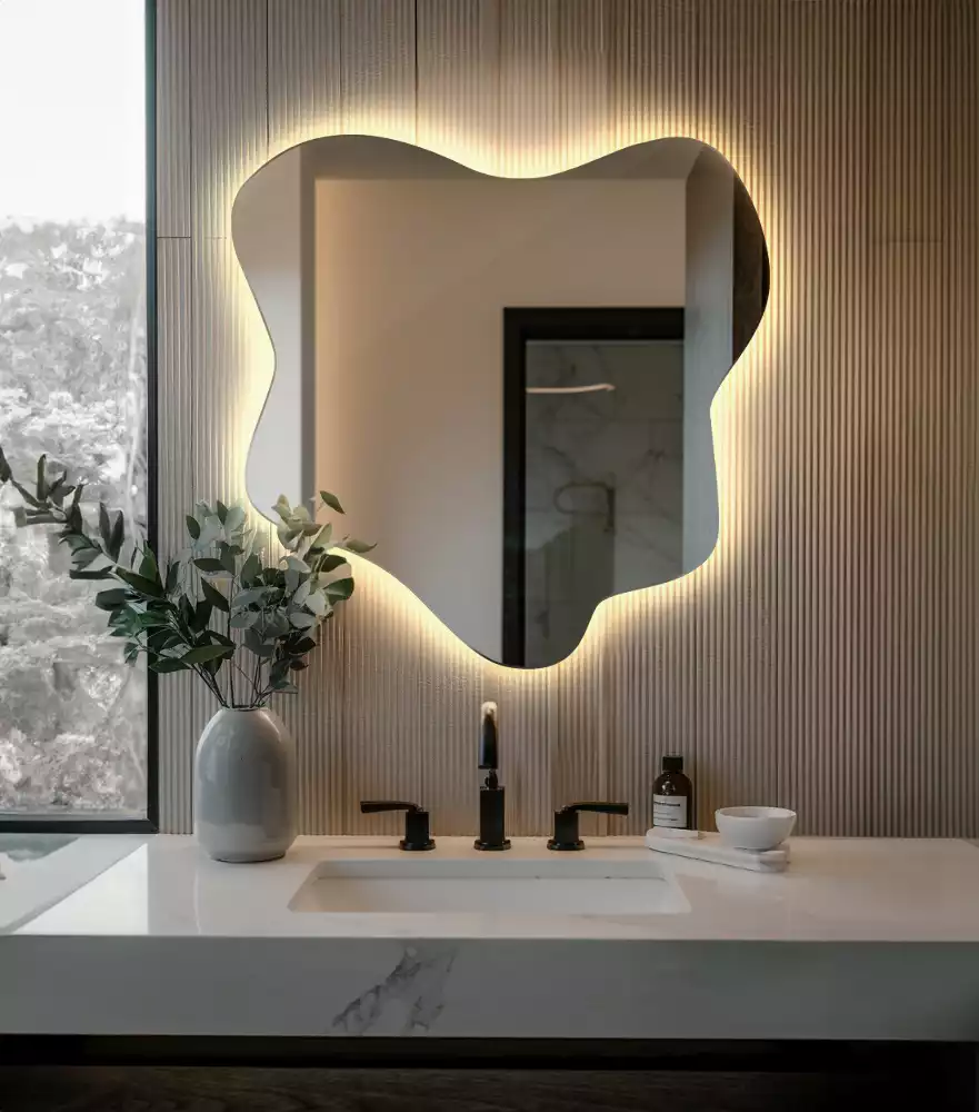 Modern LED megvilágítású tükör