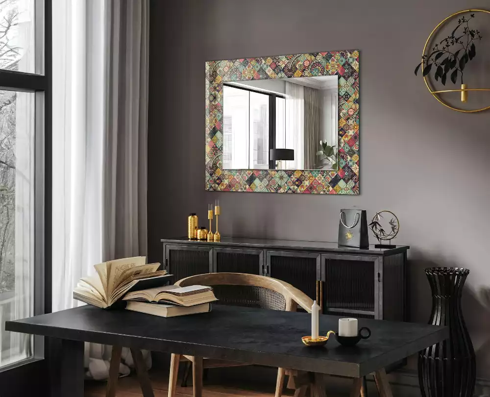 Négyszögletes díszes tükör színes patchwork mintákkal