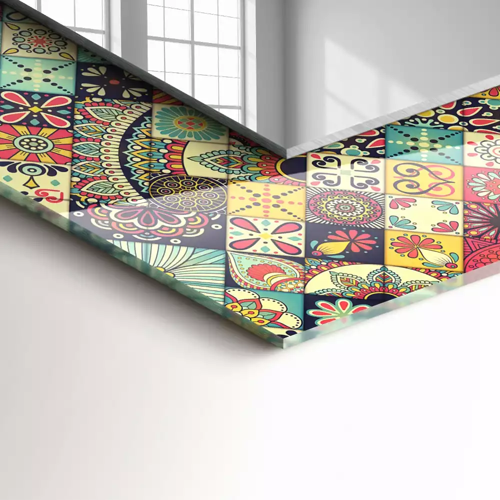 Négyszögletes díszes tükör színes patchwork mintákkal