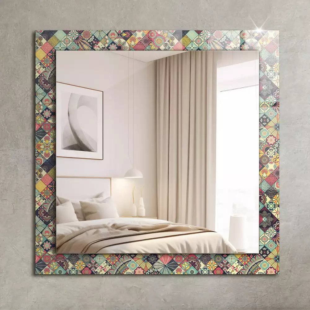 Négyszögletes díszes tükör színes patchwork mintákkal