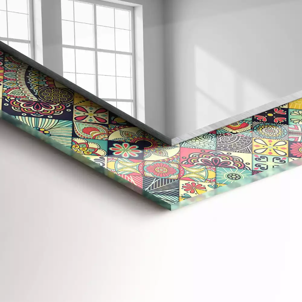 Négyszögletes díszes tükör színes patchwork mintákkal