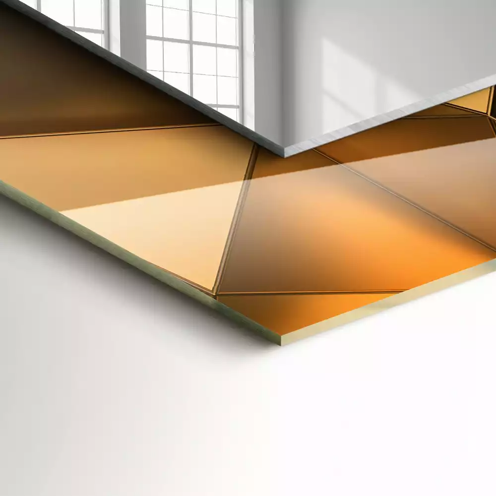 Négyszögletes díszes tükör arany színű geometriai mintákkal