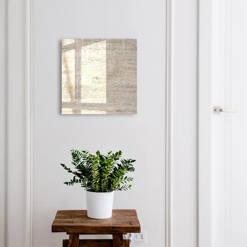 Fali kulcstartó szekrény finom erezetű fa szerkezettel