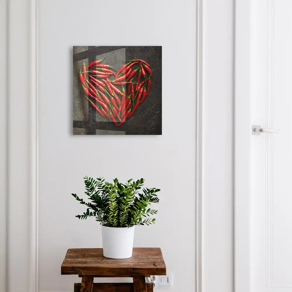 Szív alakú fali kulcstartó szekrény chili paprika mintával