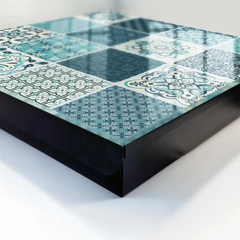 Fali kulcstartó szekrény türkiz geometrikus mozaikmintával
