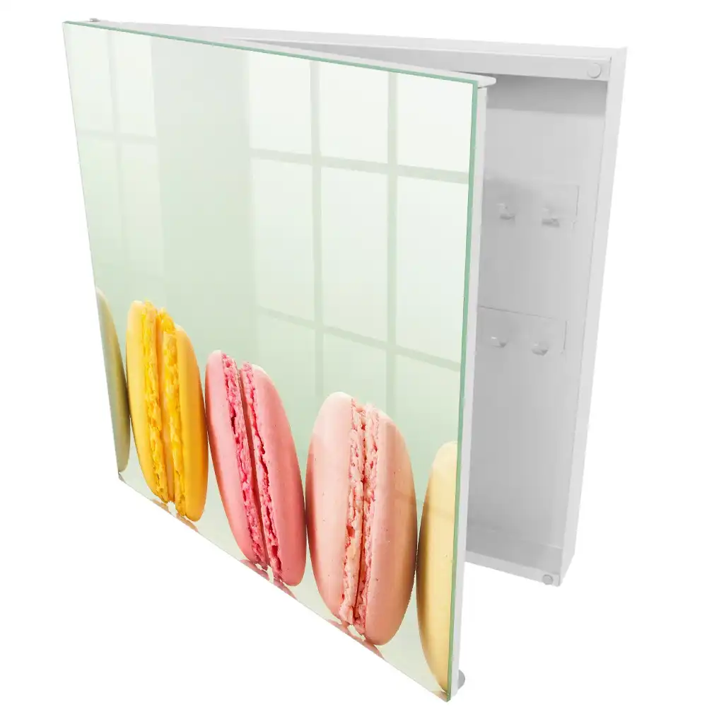Kulcstartó szekrény színes macaron mintával pasztell háttéren