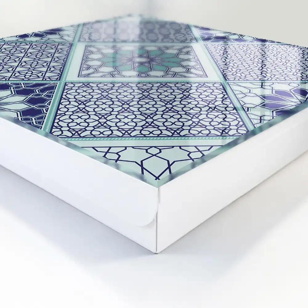 Geometrikus mintás kulcstartó szekrény kék árnyalatokban