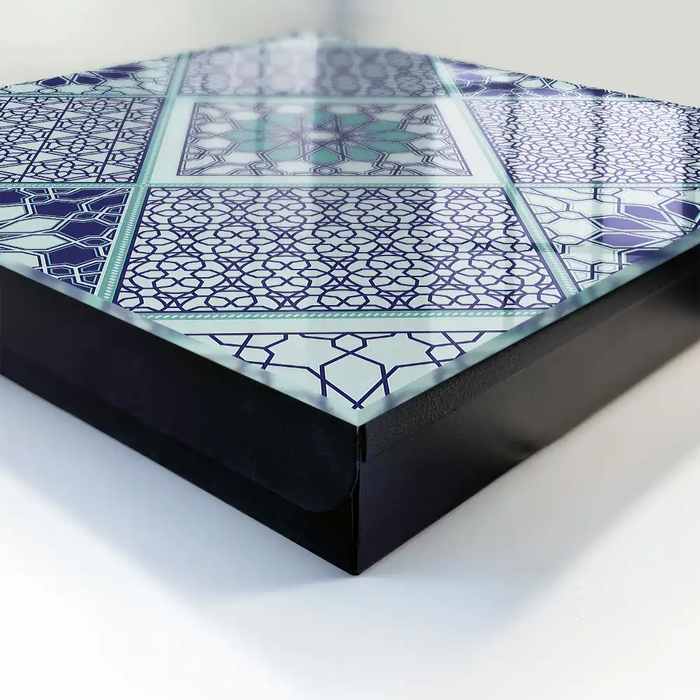 Geometrikus mintás kulcstartó szekrény kék árnyalatokban
