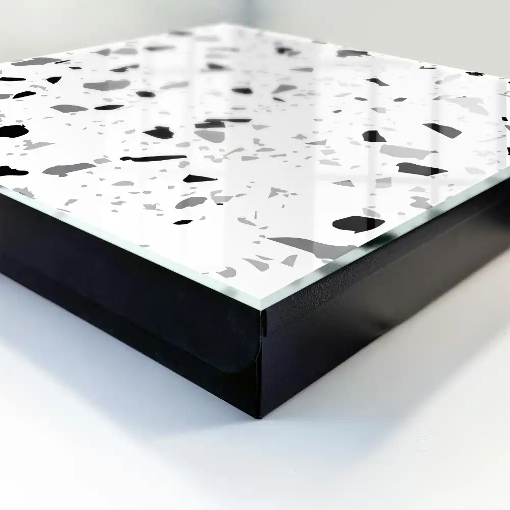 Modern terrazzo mintás monokróm kulcstartó szekrény