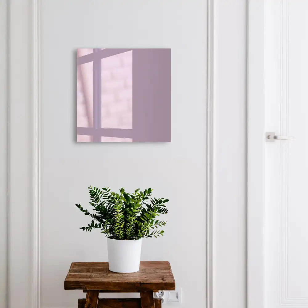 Halványlila minimalista fali kulcstartó szekrény