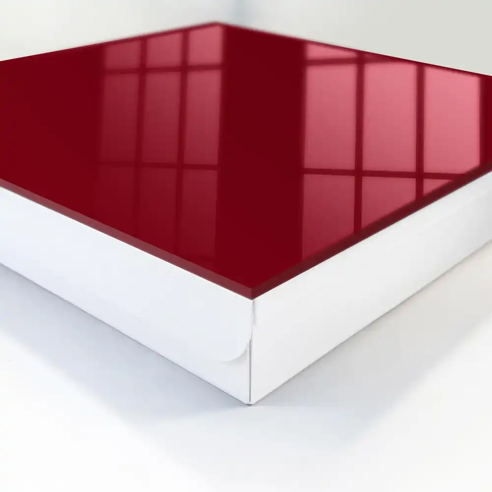 Elegáns és minimalista bordó falikuleszekrény