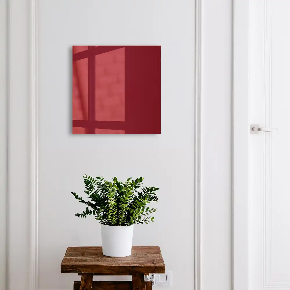 Elegáns és minimalista bordó falikuleszekrény