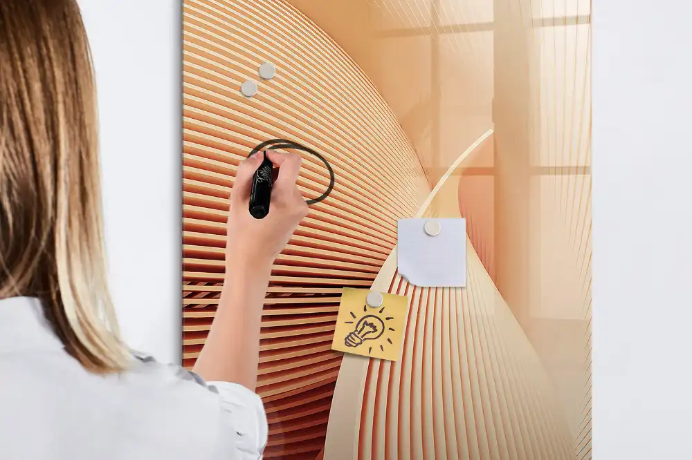 Mágneses tábla hullámos absztrakt mintával és filctollal