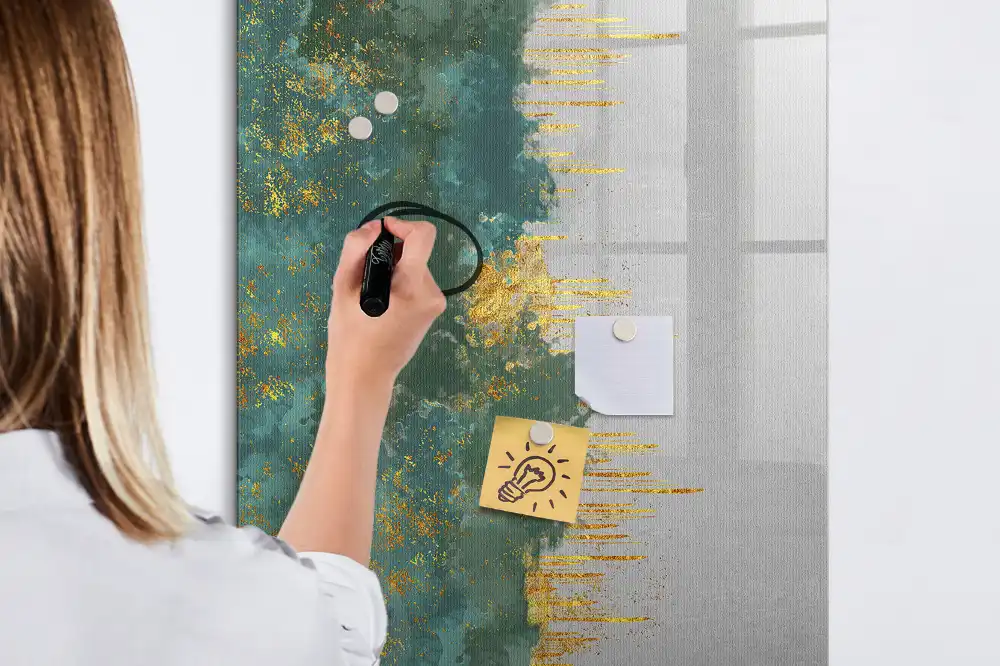 Mágneses tábla dekoratív grafikai motívummal és filctollal