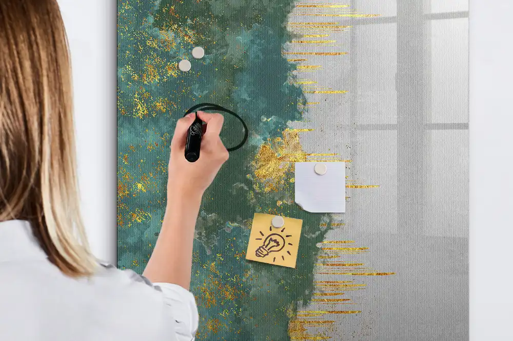 Mágneses tábla dekoratív grafikai motívummal és filctollal