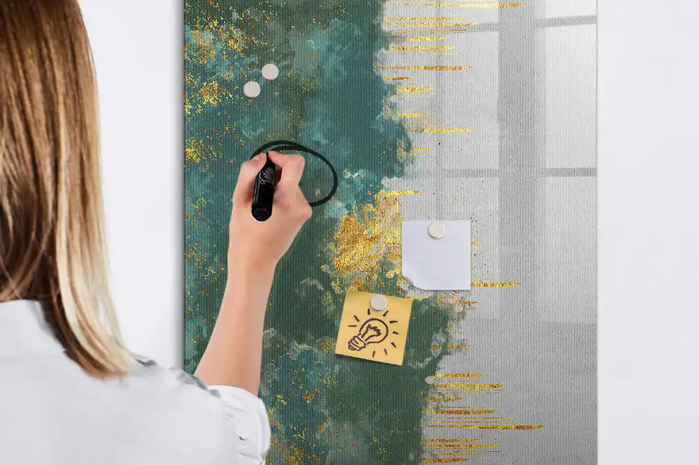 Mágneses tábla dekoratív grafikai motívummal és filctollal