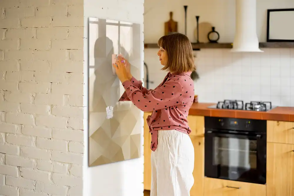 Írható mágnestábla geometrikus piramis mintával