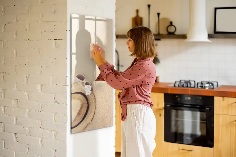 Írható mágnestábla szalmakalappal a homokban