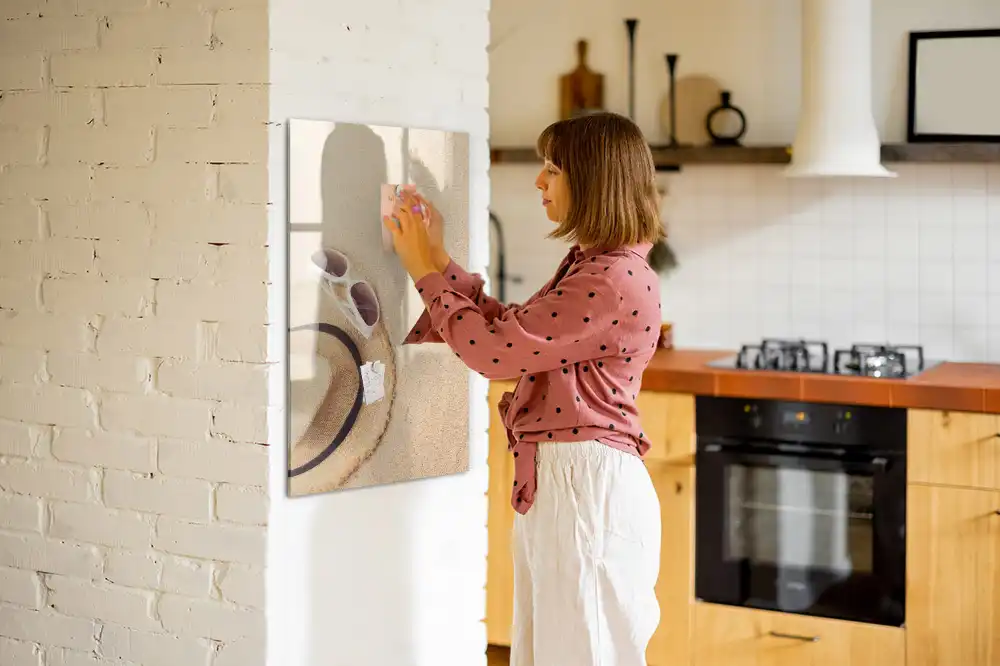 Írható mágnestábla szalmakalappal a homokban