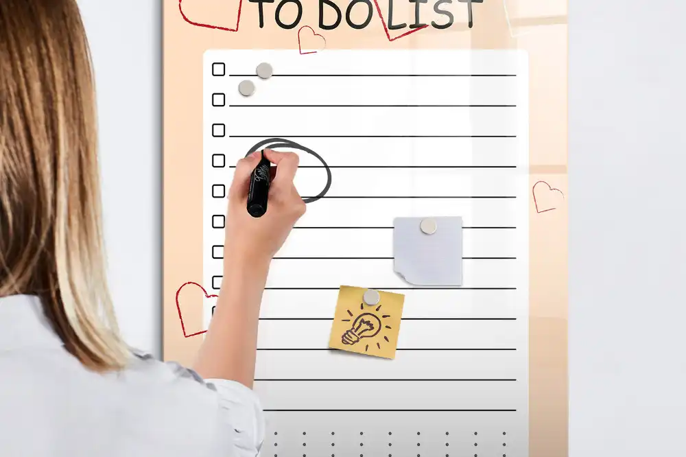 Mágneses prioritási lista filctollal