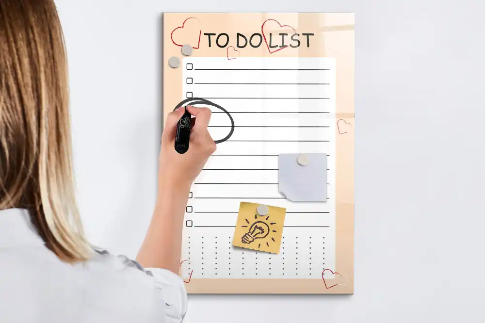 Mágneses prioritási lista filctollal
