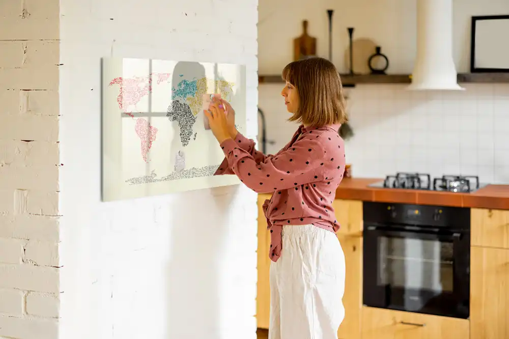Mágneses törölhető tábla földgömb mintás betűkkel