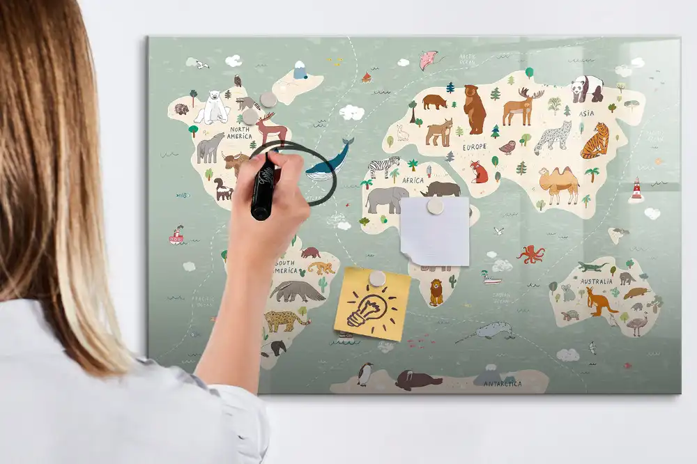 Mágneses törölhető világatlasz tábla állatos grafikával