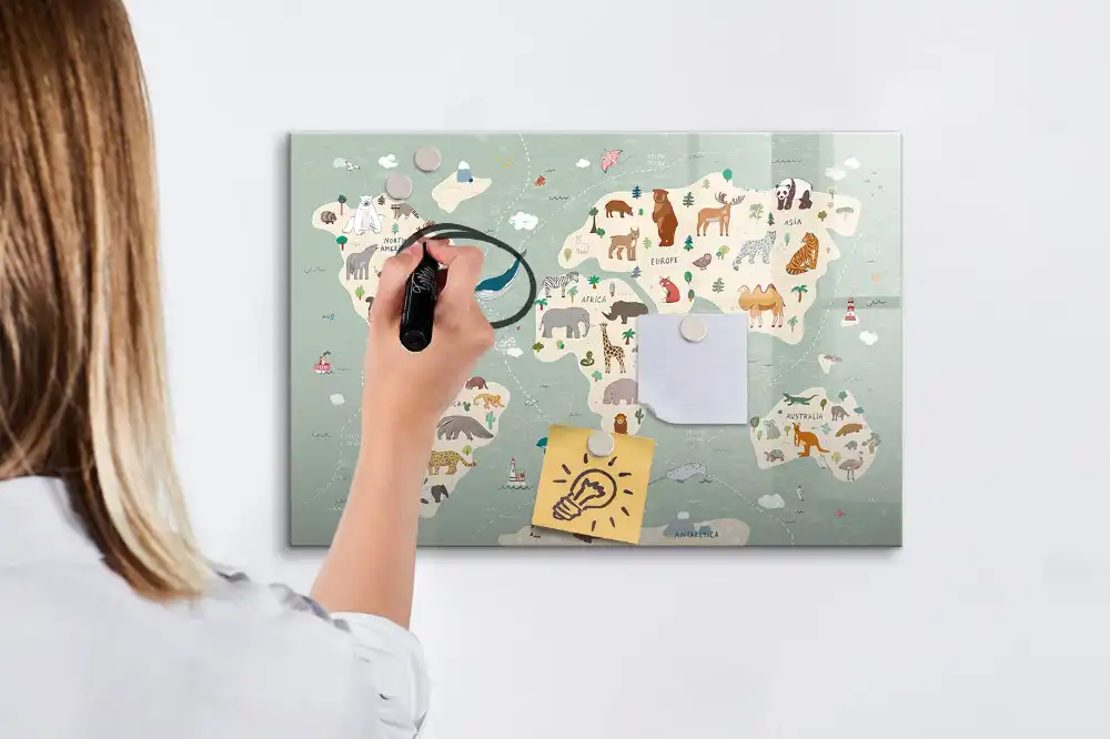 Mágneses törölhető világatlasz tábla állatos grafikával