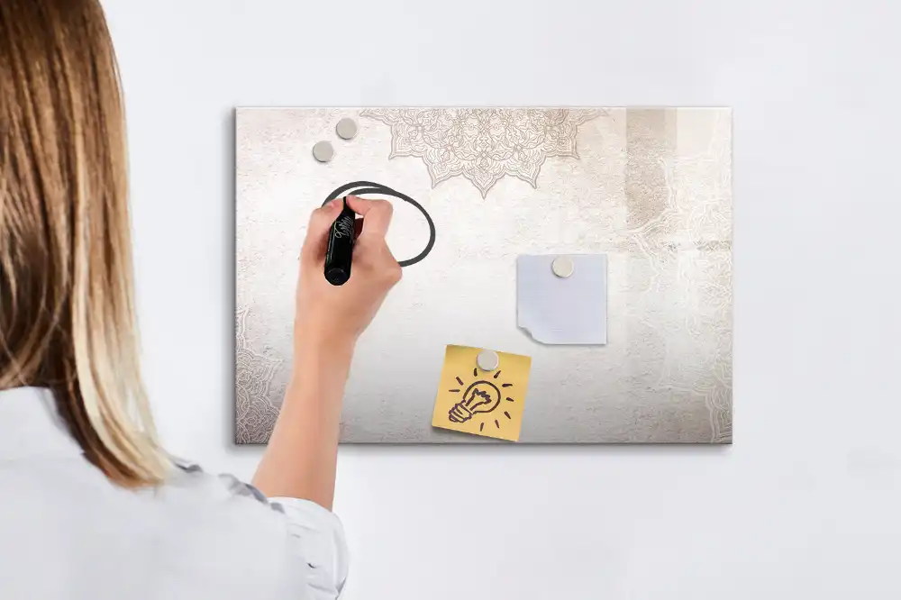 Mágneses írható tábla dekoratív grafikai mintával