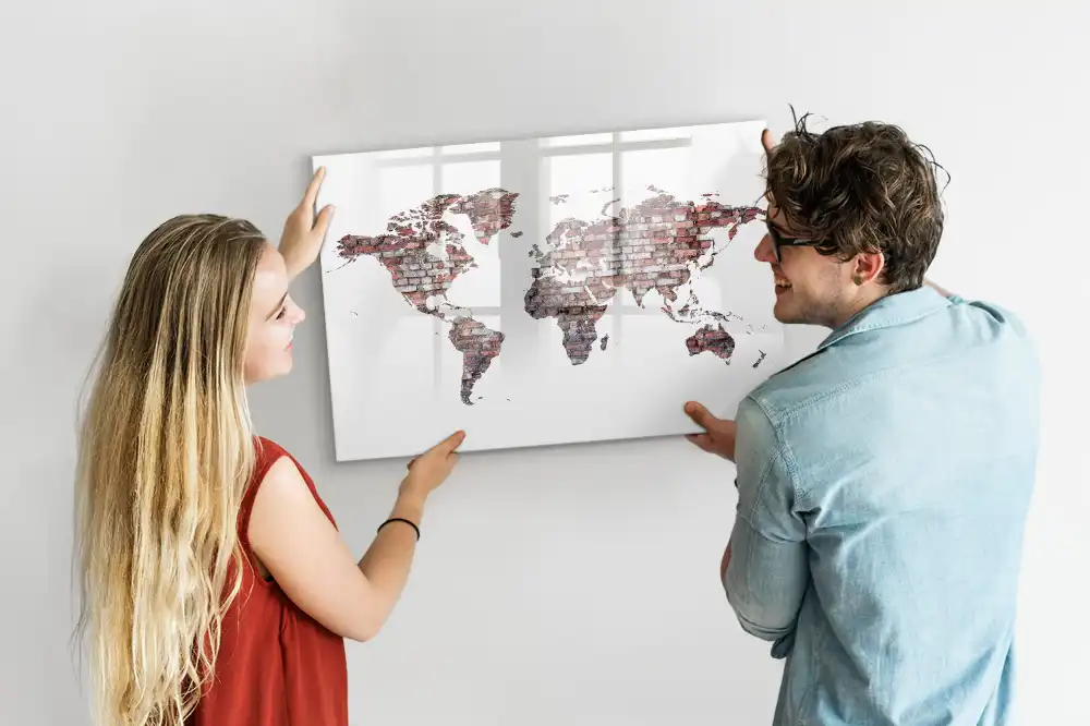 Mágneses törölhető tábla téglafal mintázatú kontinens térképpel