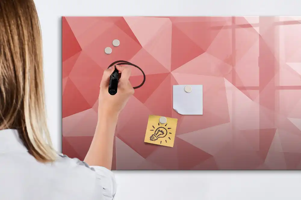 Mágneses, törölhető, háromszög alakú geometriai tábla