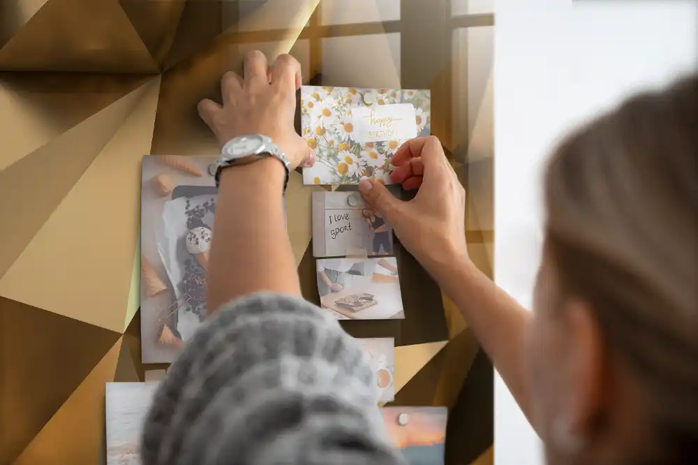 Geometriai absztrakció mintás mágneses tábla
