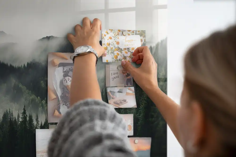 Mágneses emlékeztető tábla erdei táj mintával