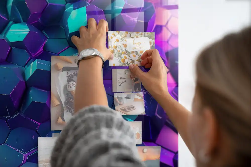 Mágneses emlékeztető tábla térbeli geometrikus mintával
