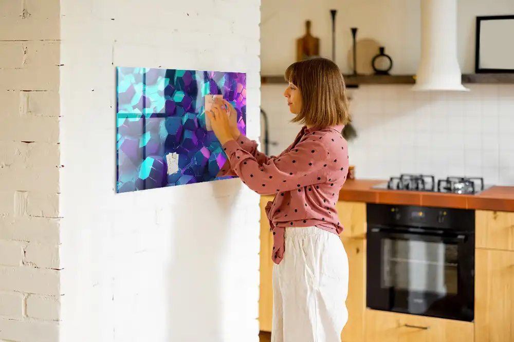 Mágneses emlékeztető tábla térbeli geometrikus mintával