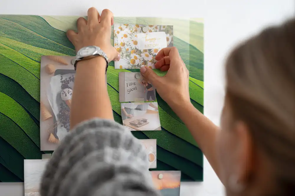 Absztrakt zöld mezők mintás mágneses tábla